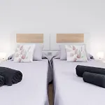 Lejlighed Home2book Charming Poolside Retreat *