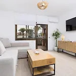 Lejlighed Home2book Charming Poolside Retreat