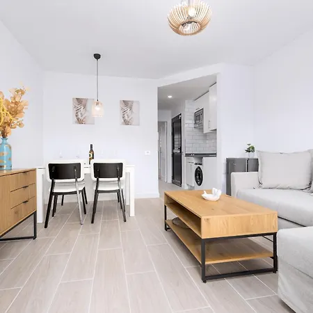 Home2book Charming Poolside Retreat Apartment