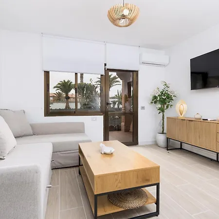 Lägenhet Home2book Charming Poolside Retreat